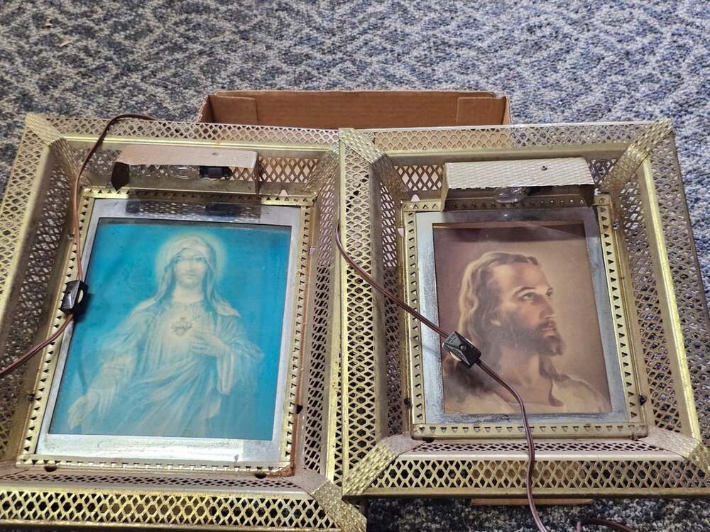 Vintage Lighted Religious Shadow Box Jesus And Mary